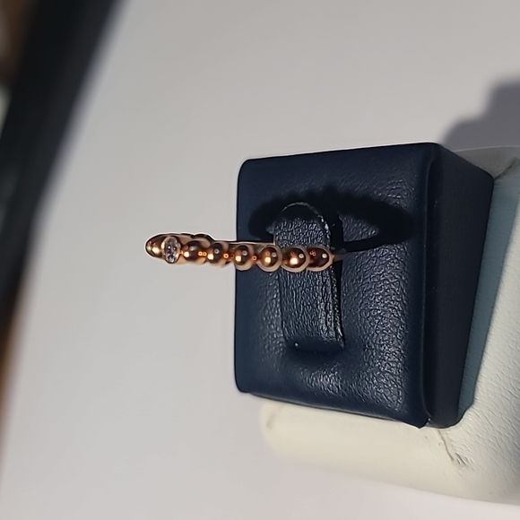 14KT rose gold and diamond ring - Picture 2 of 4